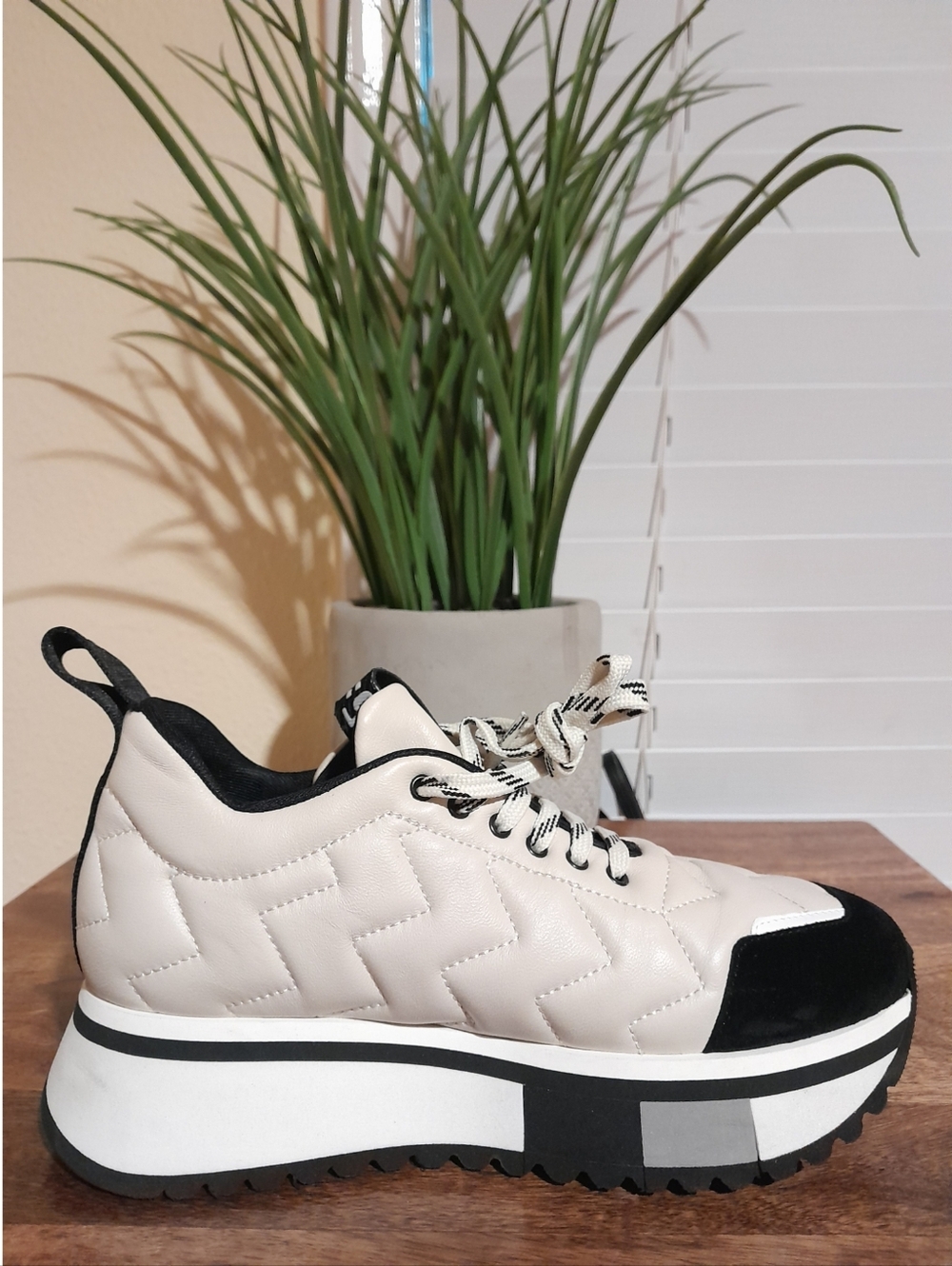F65 platform sneakers cream black sz 36 patent leather - Picture 9 of 9